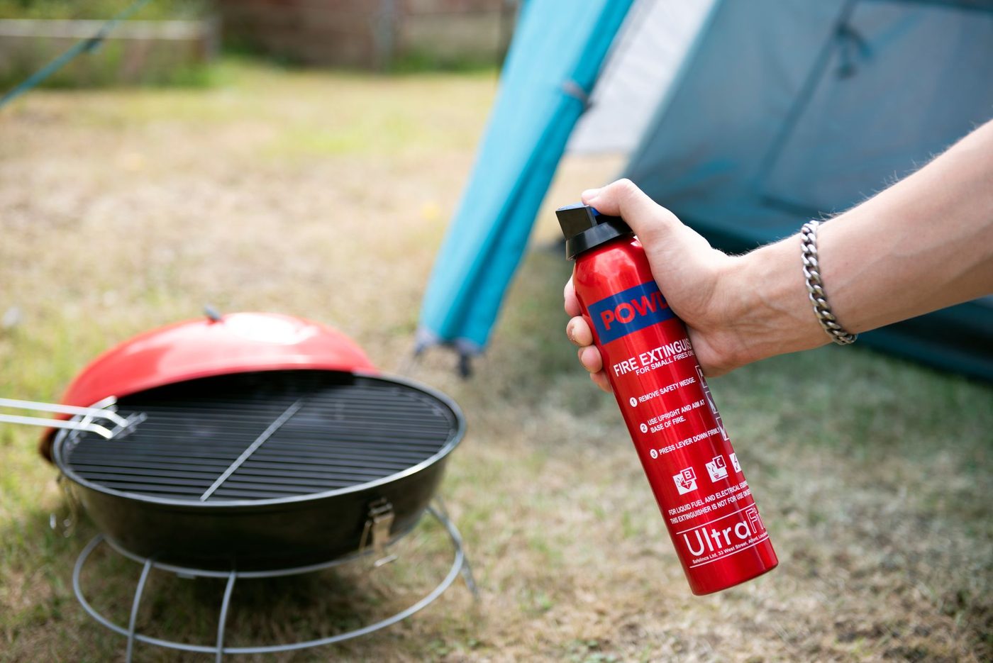 Man (37) sterft op Antilliaanse Feesten door CO-vergiftiging na barbecue in tent; festival evalueert regels