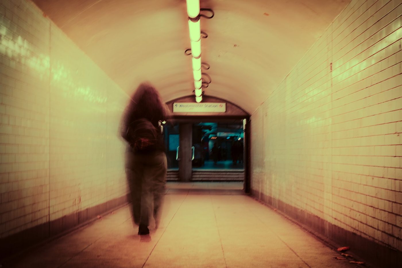 Drie vrouwen gewond na reeks steekincidenten in Parijse metro