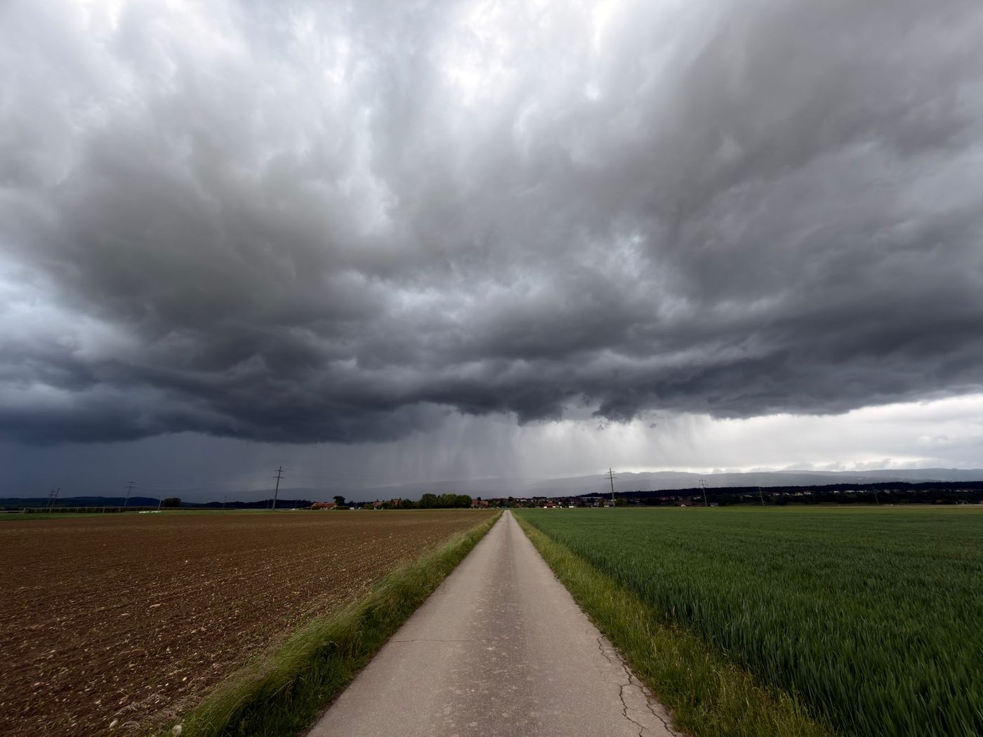 Weekend hinkt op twee benen: zaterdag lokale wolkbreuken, zondag droog