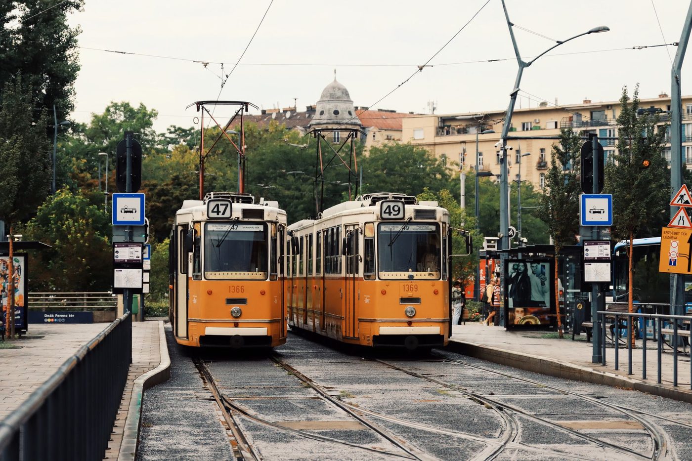 Tram ontspoord na botsing met bestelwagen in Hoboken