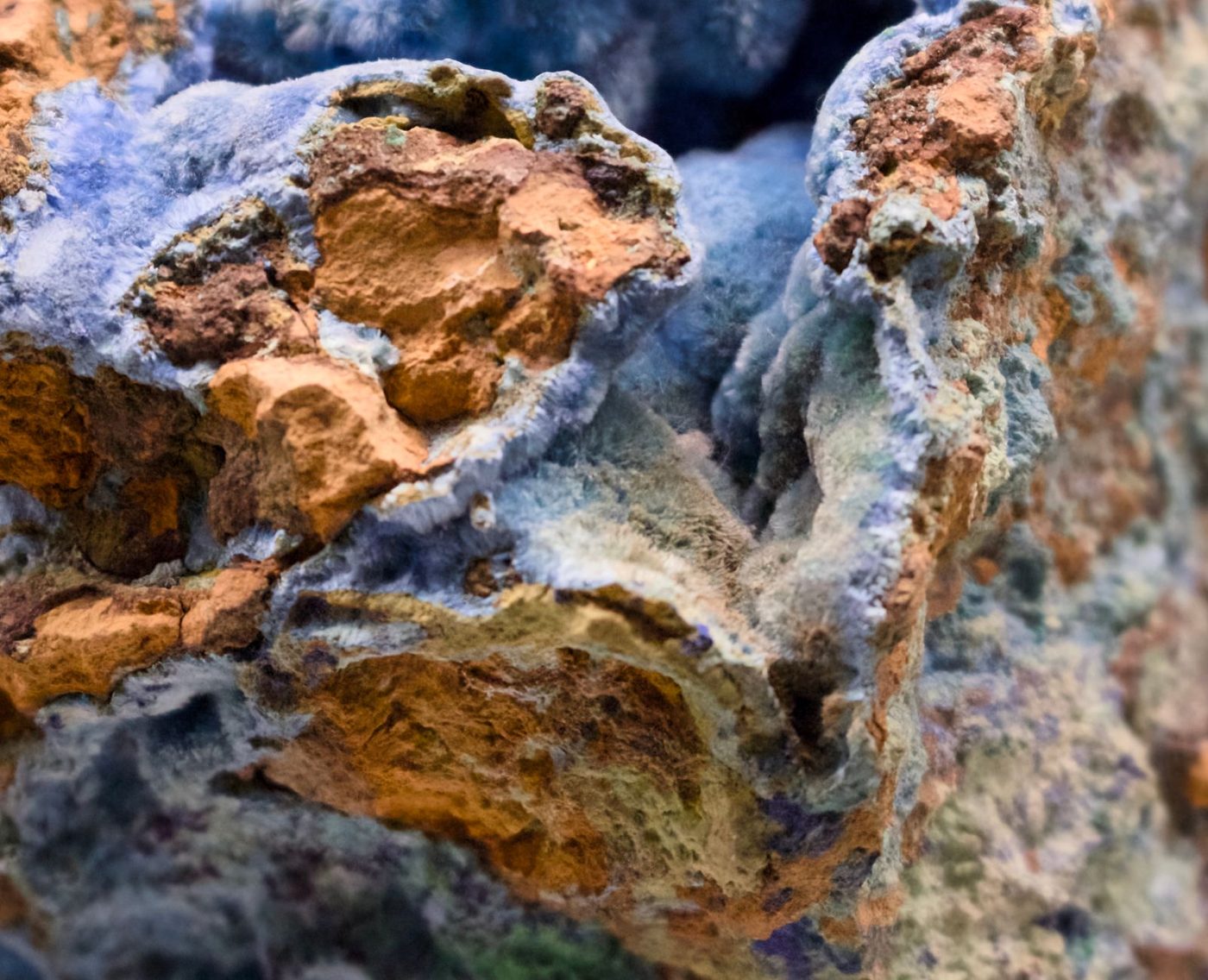 Nieuwe ijzerminerale kunnen primordiaal water uit de vorming van de aarde bevatten