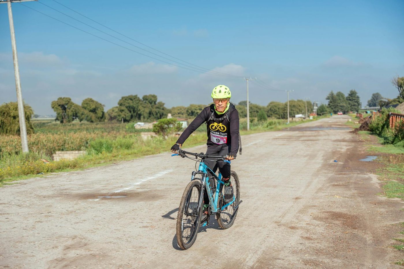 Wout van Aert zegeviert in gravelkoers Marly Grav na solo van 20 kilometer