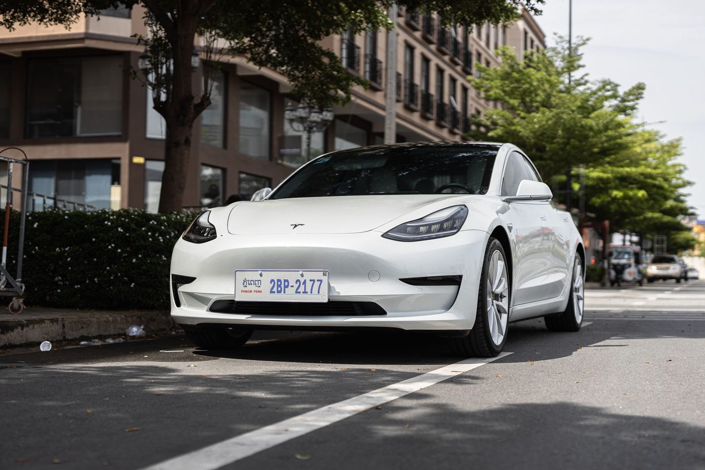 Van 0 naar 97 km/u in minder dan een seconde: Musk toont Tesla met raketmotoren