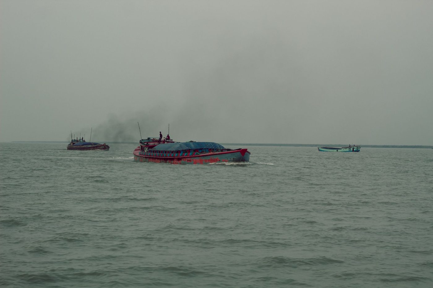 Chaos voor Turkse kust: 115 toeristen springen uit brandende boot in zee