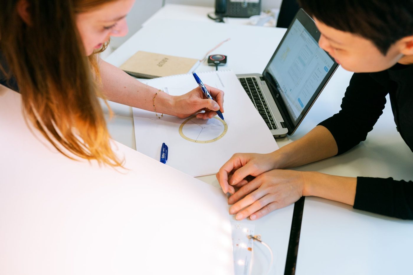 Volwassenen zijn creatiever dan kinderen — maar geloven het zelf niet
