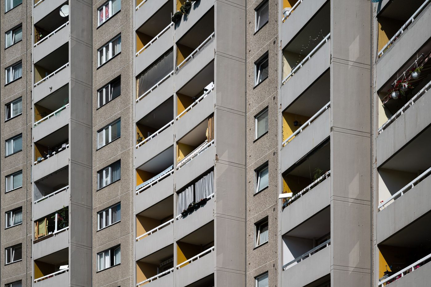 Controverses rondom afscheidnemende directrice van BinHôme door bewoning sociale woning