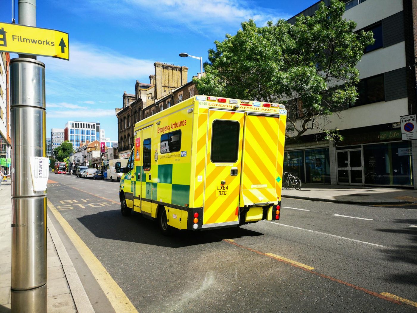 Ambulance kantelt in Lembeke na aanrijding: 94-jarige vrouw in levensgevaar