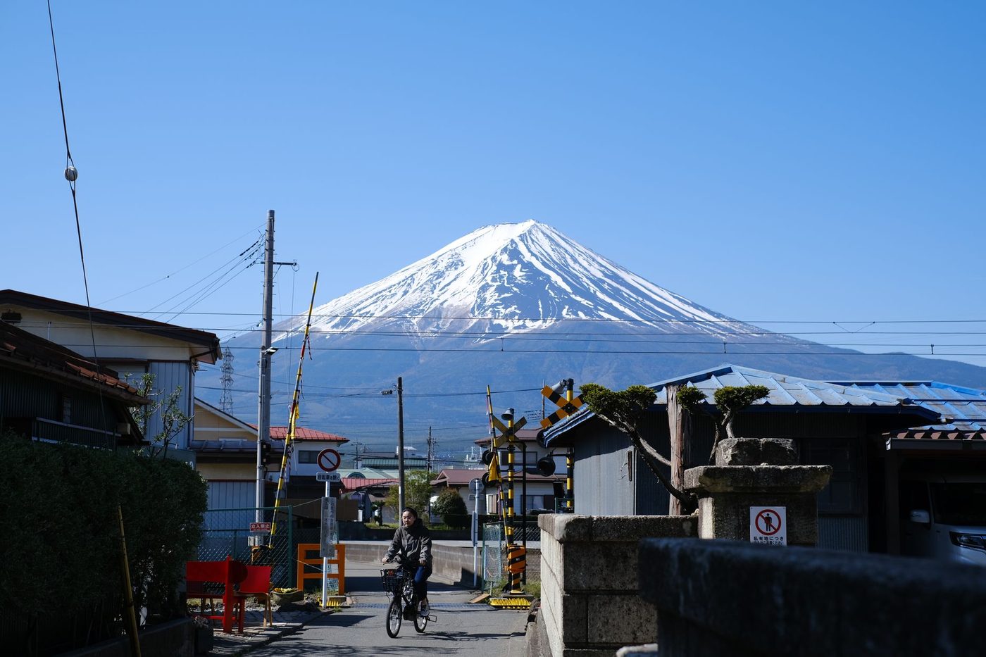 Papa liet zoon (7) acht uur alleen achter op Mount Fuji om zelf de top te halen