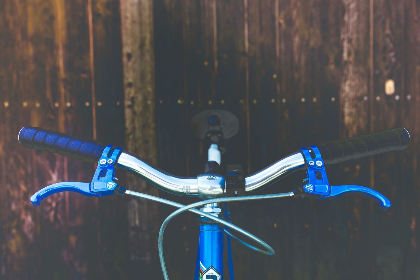 Drie jaar fietsen met een remhendel in zijn rug: tiener merkte er niets van