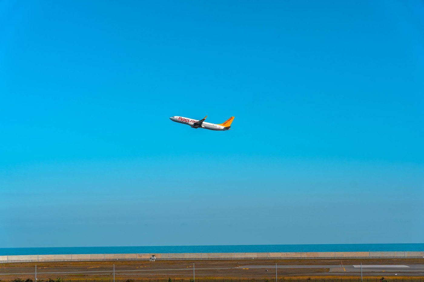 Elke Europese luchthaven overschrijdt zijn klimaatbudget — ook Zaventem en Charleroi