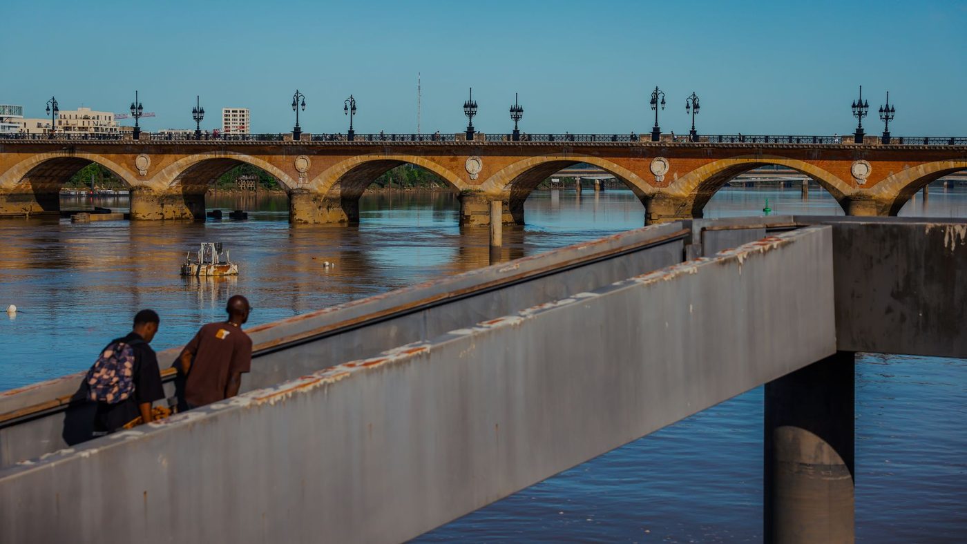Macron organiseert crisisvergadering na verwoestende branden rond Bordeaux