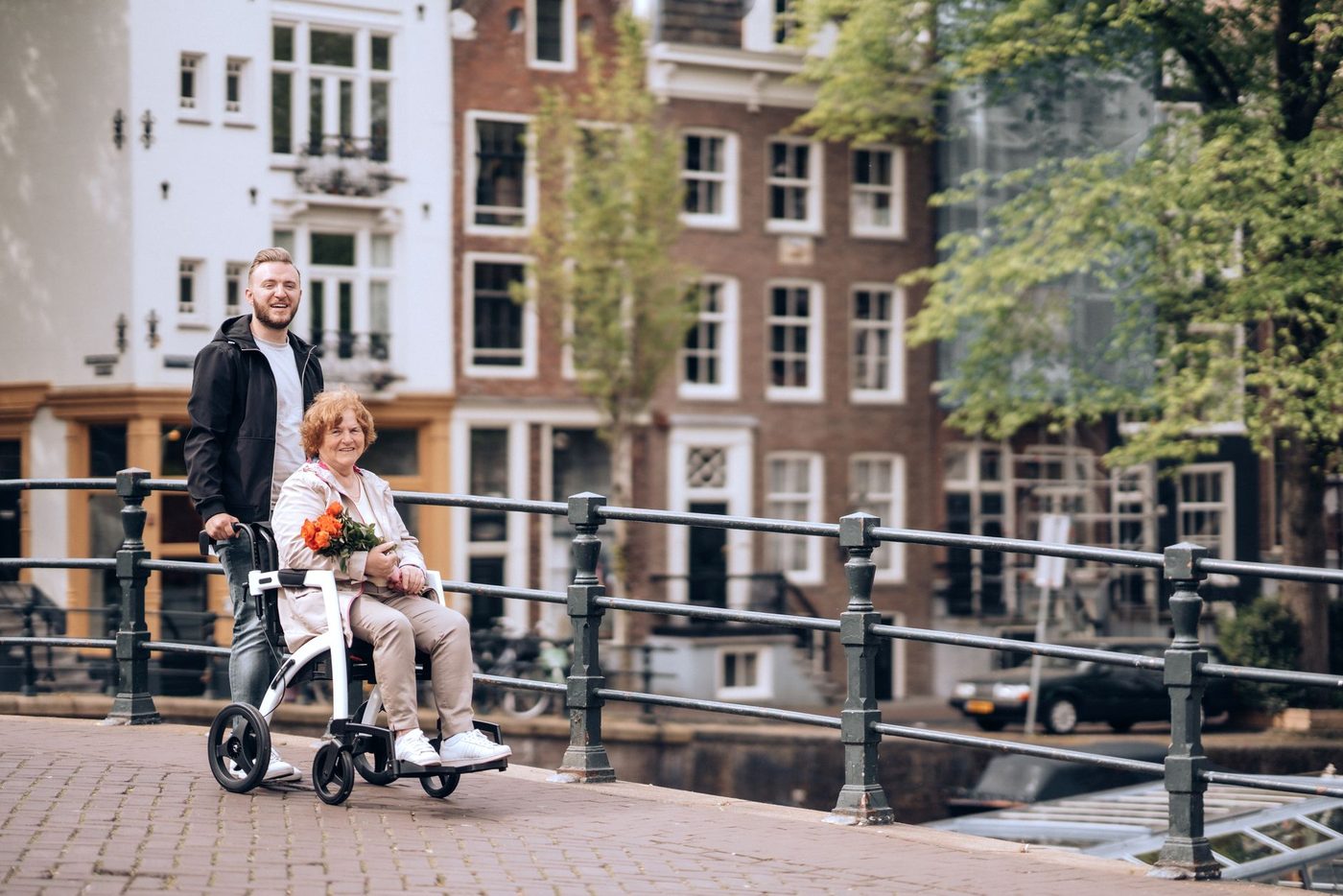 96-jarige fietsster verdrinkt in kanaal na val met rolstoelfiets in Brecht