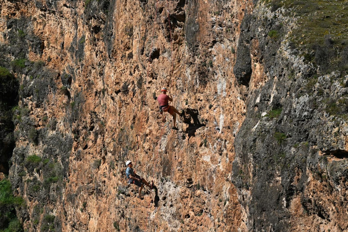 Basejumper zwaargewond na mislukte sprong in Oostenrijk