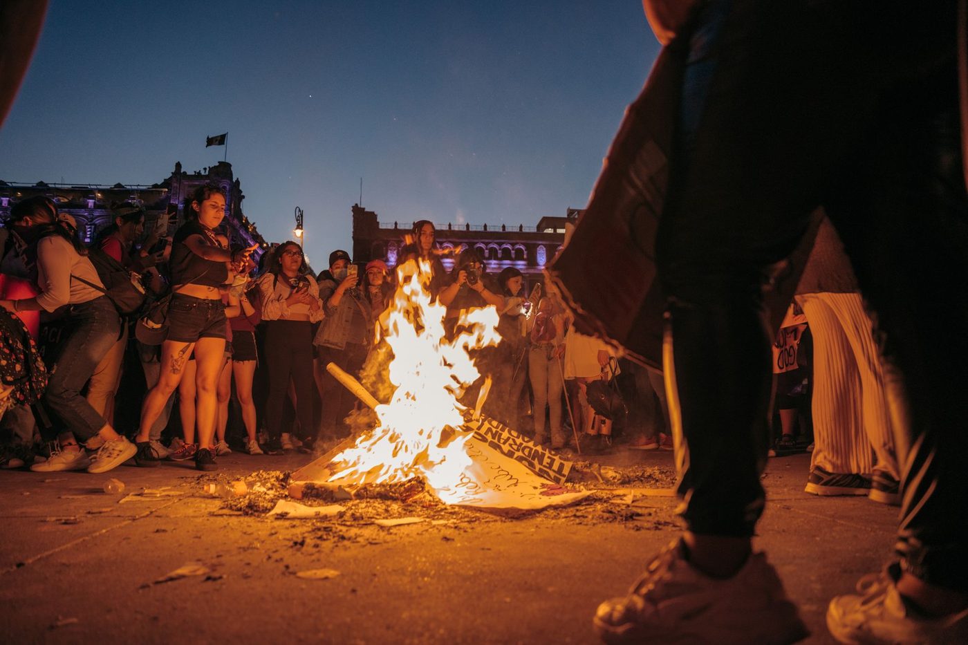 Vrouw getuigt na aanval met vlammenwerper tijdens protest in Marseille