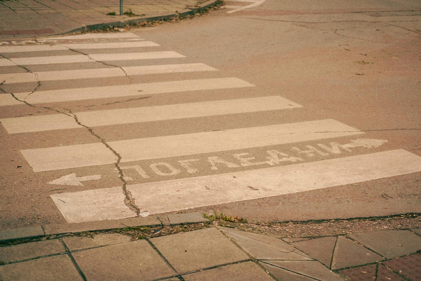 Veiligheid voetgangers op zebrapaden onder druk: weinig boetes en schijnveiligheid