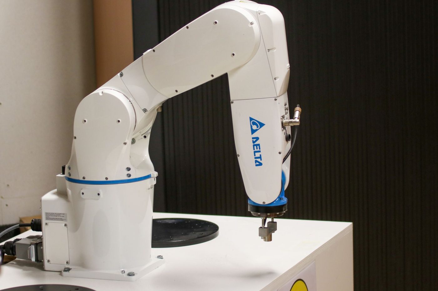 Nieuwe AI-methode stelt robots in staat onbekende taken te leren via menselijke video's