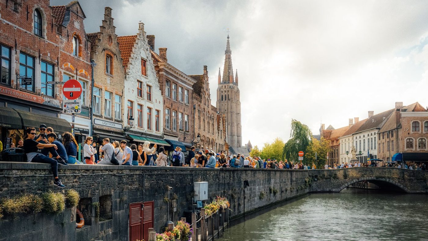 Dertienjarige jongen zwaargewond na val uit hotelraam in Brugge