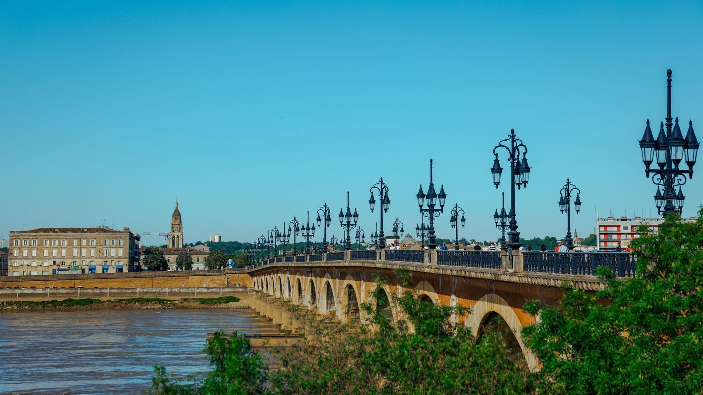Natuurbranden in Zuid-Europa: Tienduizenden geëvacueerd rond Bordeaux en Madrid