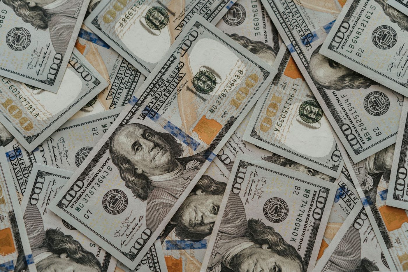 Trump verhandelde voor honderden miljoenen dollars aan aandelen in juni