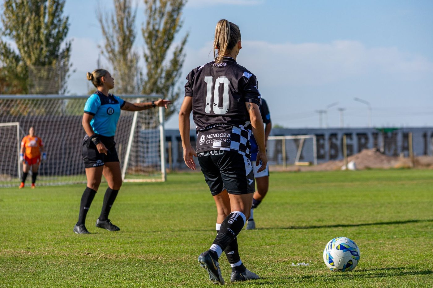 Red Flames nodigen Deschacht uit na uitspraken over vrouwenvoetbal: 'Misschien kan hij nog iets van ons leren'