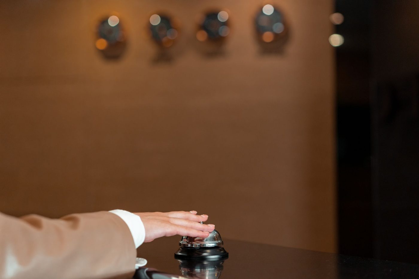 300 seizoensarbeiders in viersterrenhotel, ruzie loopt uit de hand: politie ontruimt pand
