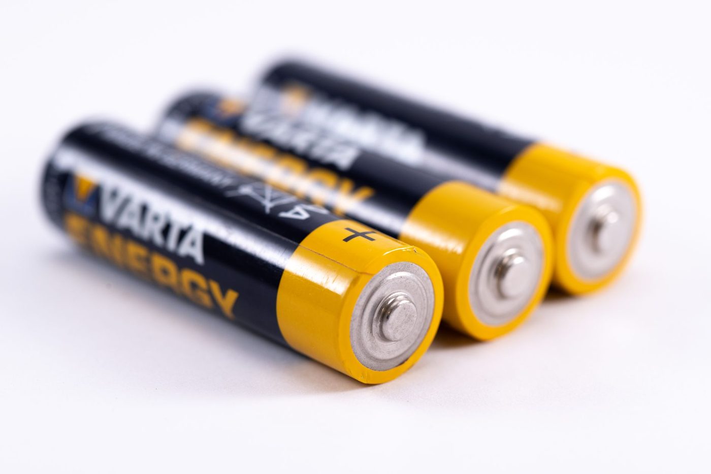 Wetenschappers ontdekken mechanisme achter degradatie van vaste elektrolyten in batterijen