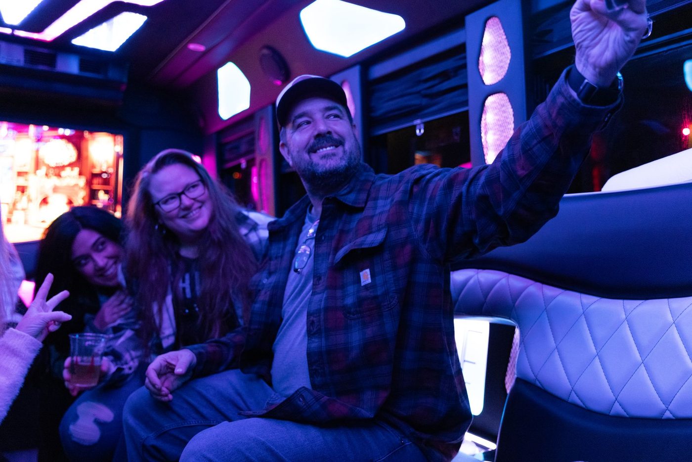 DJ C-Man verandert kleinste Pukkelpop-stage in wilde De Mol-partybus