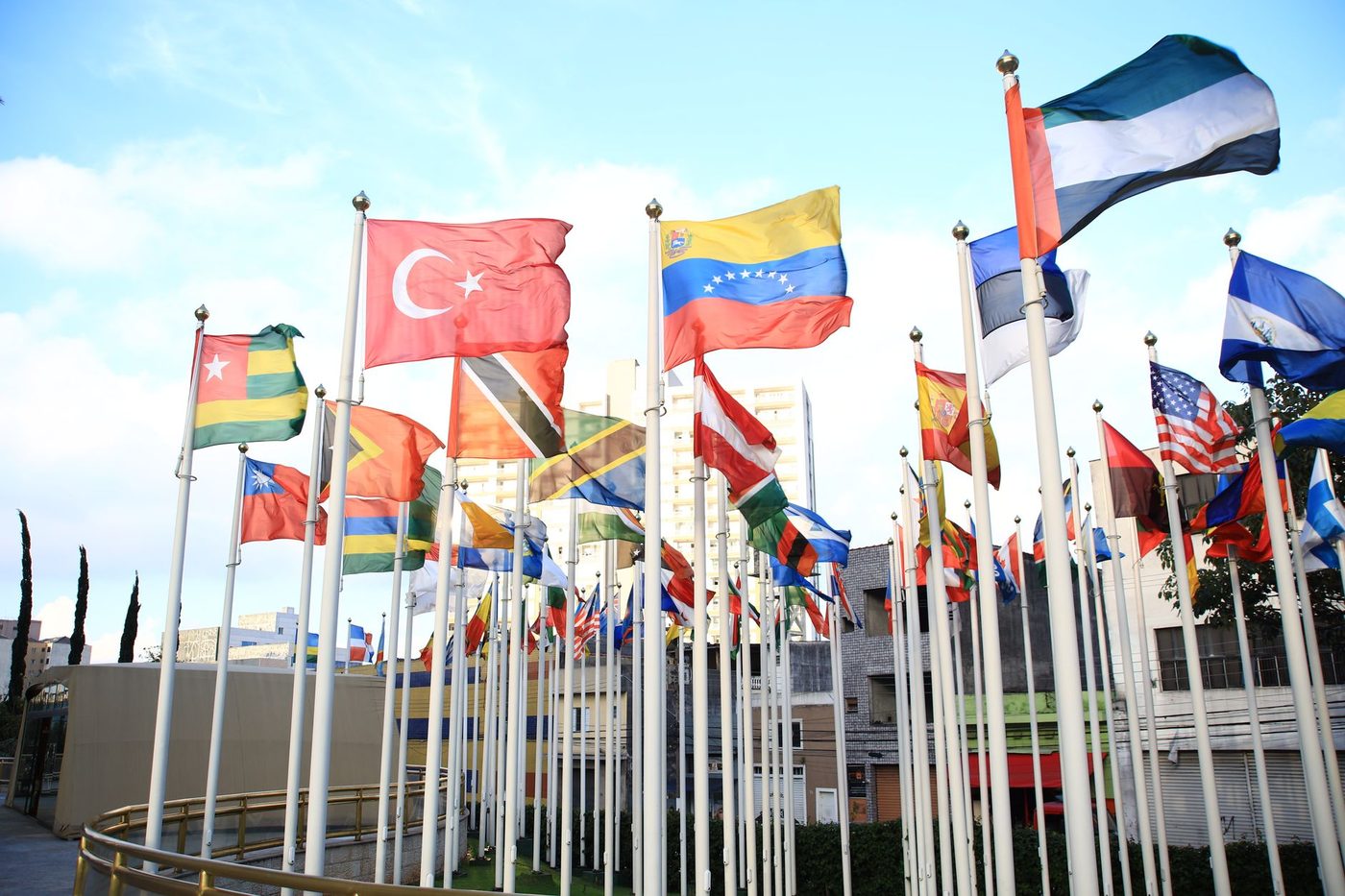 Poetin verklaart dat Rusland openstaat voor concrete gesprekken over conflict in Oekraïne