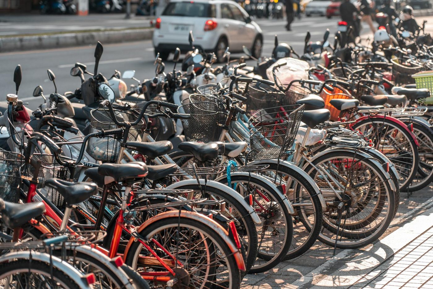 Spanningen in de Kolonel Bourgstraat: Buurtbewoners vrezen voor groter gevaar voor fietsers