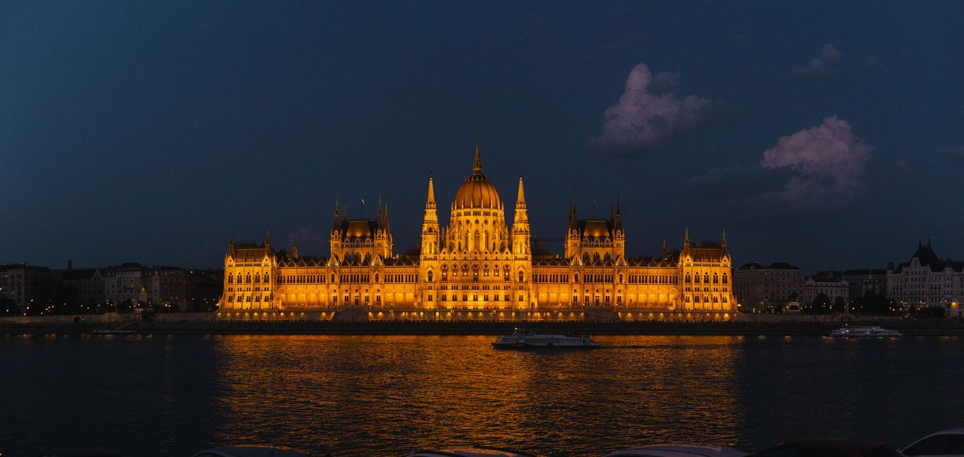 Hongarije schrapt anti-LGBTQ+-wet: einde van Orbáns restrictieve koers