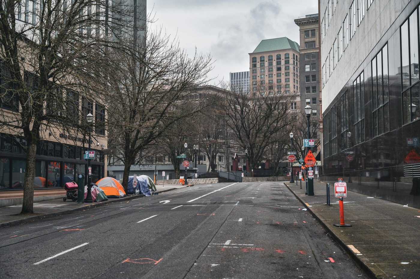 Alleenstaande moeder van zeven kinderen woont in auto na uitzetting