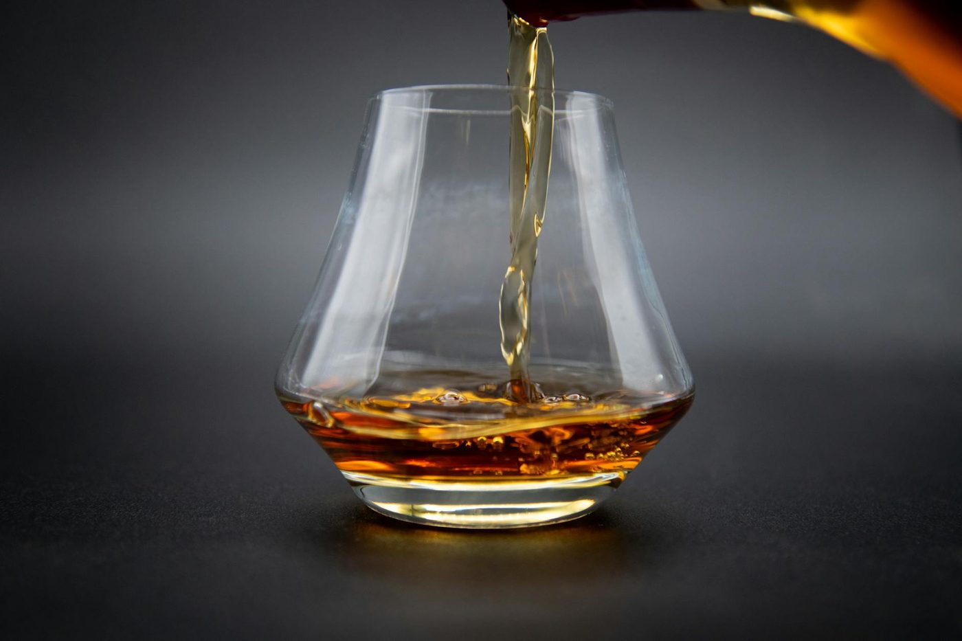 Trump laat importheffing op Schotse whisky vallen na bezoek van Britse koning Charles
