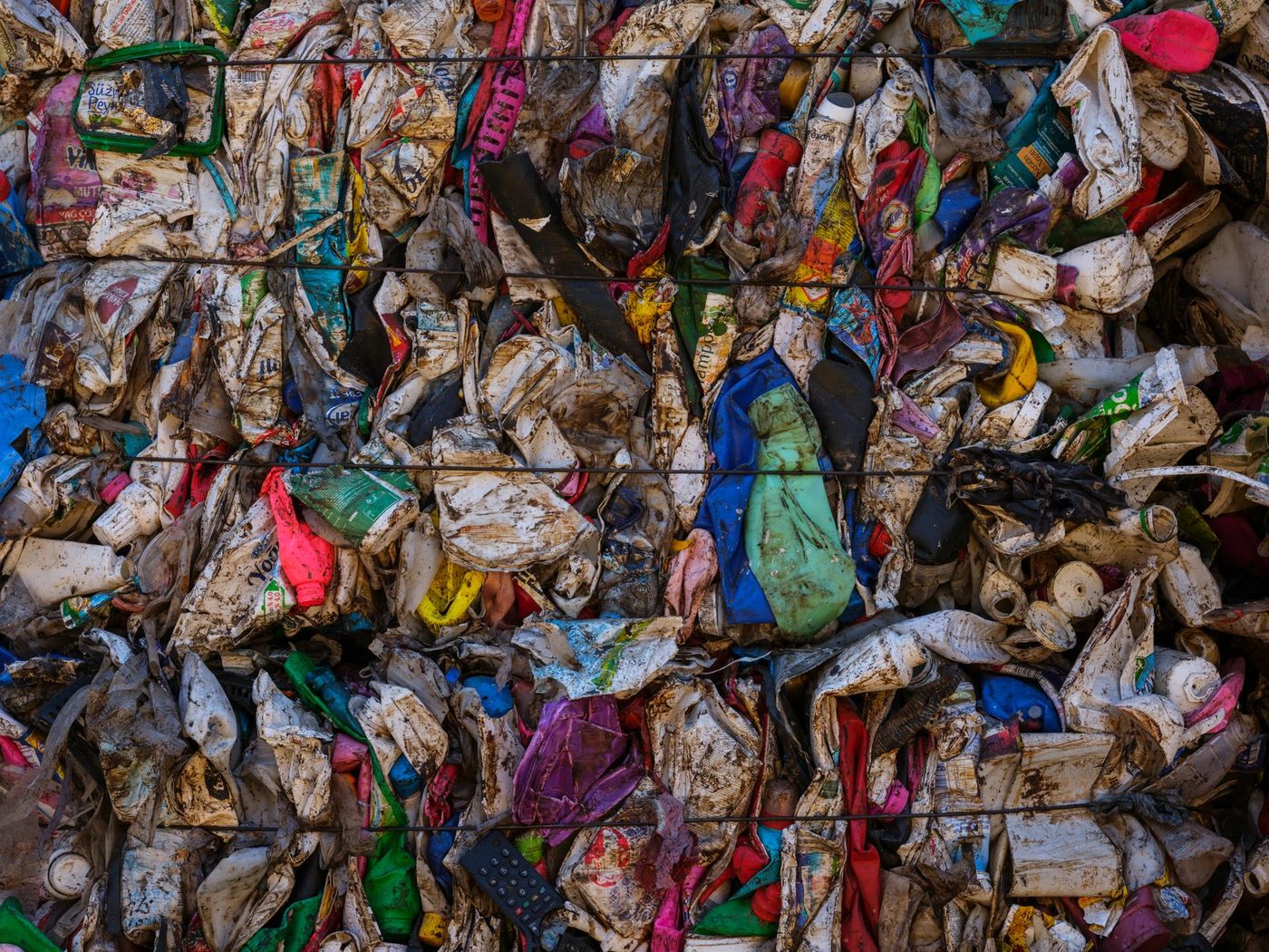 Nieuw recyclebaar garen even rekbaar als spandex biedt oplossing voor plastic afval in mode-industrie