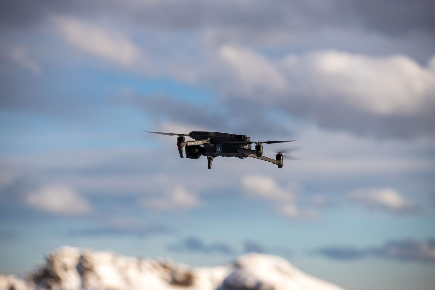 AI-gestuurde quadcopter optimaliseert energieverbruik bij springbewegingen