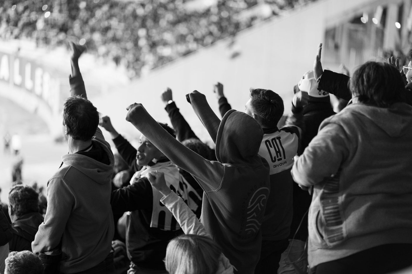 Antwerpse supporters nemen emotioneel afscheid van Marc Overmars