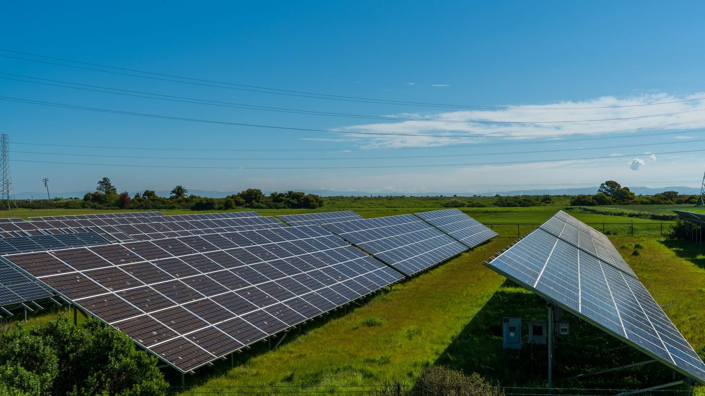 Nieuw framework optimaliseert generatieve AI in satellieten via zonne-energie