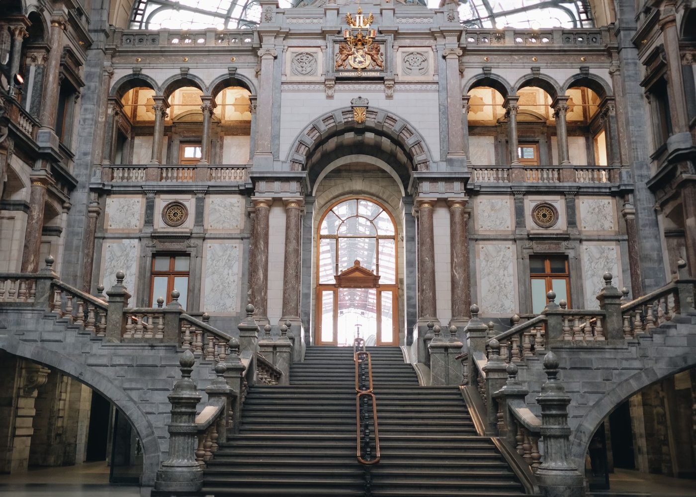 Filip Dewinter lichtgewond na fysieke ruzie aan Antwerps stadhuis
