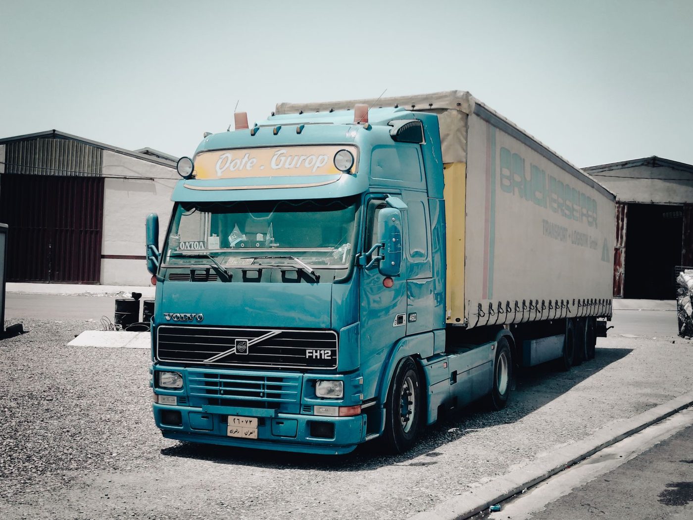 Dode man in vrachtwagen op industrieterrein Maasmechelen: parket start onderzoek