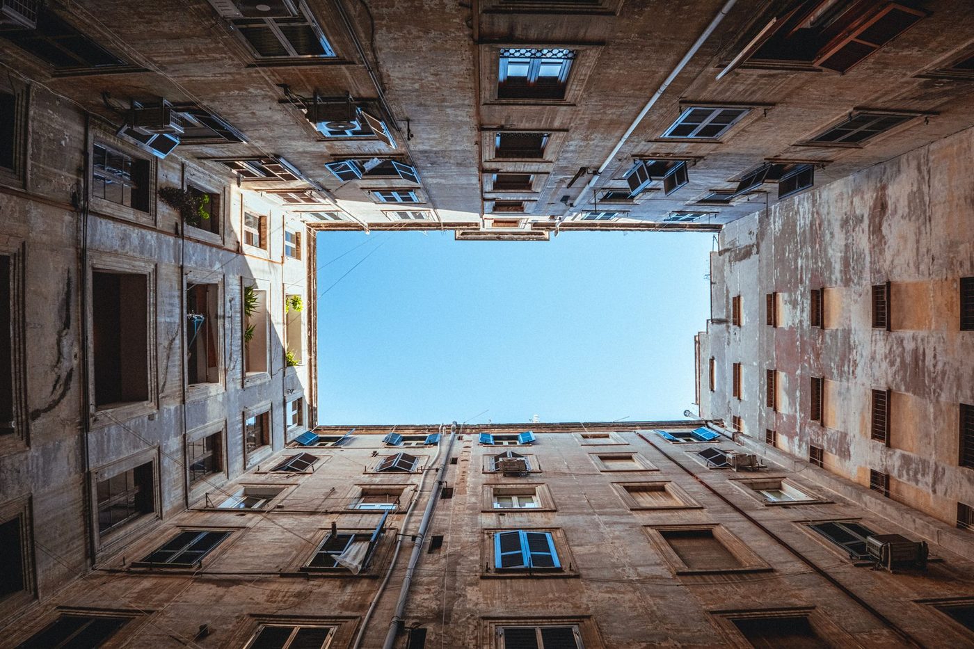 Groeiende leegstand in sociale woningen terwijl wachtlijsten recordhoogte bereiken
