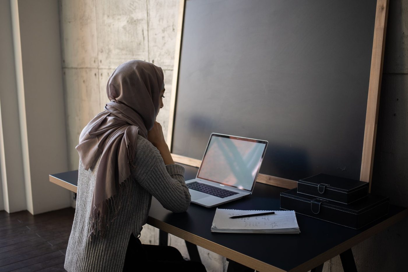 Leerkracht in Assenede dreigt baan te verliezen door hoofddoek