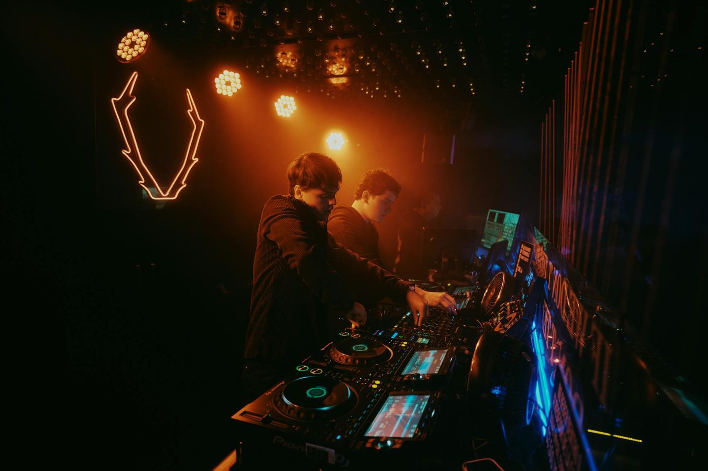 Brusselse muziekclubs verwelkomen erkenning in cultuurplan minister Gennez