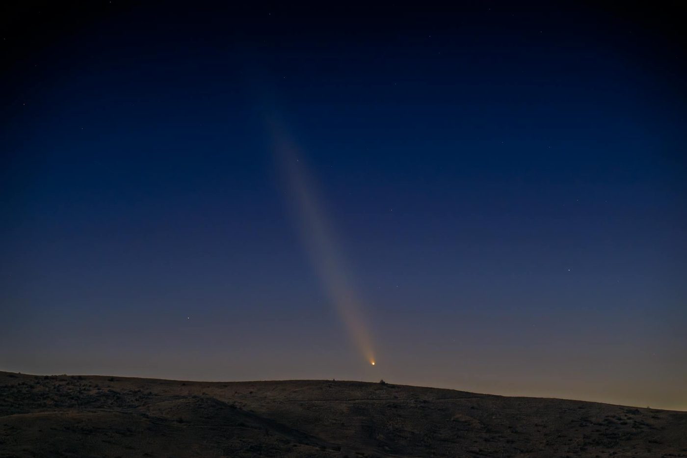Komeet keert voor het eerst ooit zijn draairichting om en dreigt uiteen te vallen