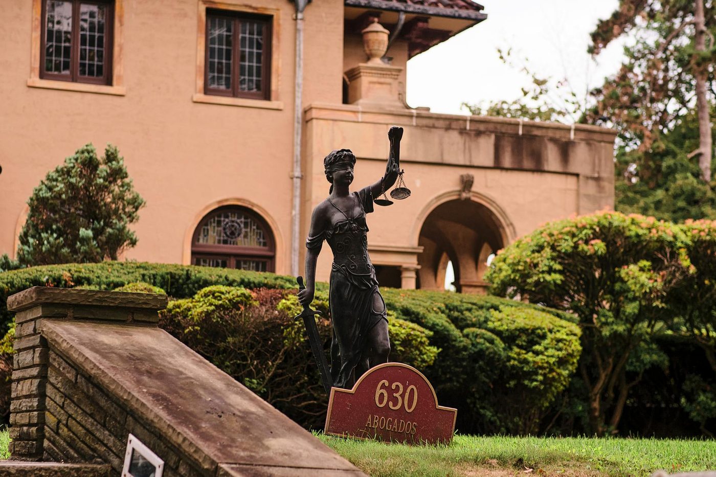 Regering keurt wetsontwerp woonstbetredingen goed, kritiek blijft