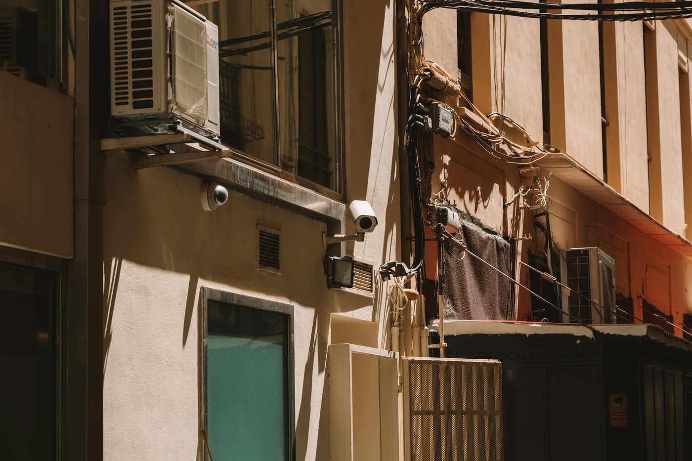 Minderjarige jongen veroordeeld voor plannen terreuraanslagen op Vlaams Parlement en militaire basis