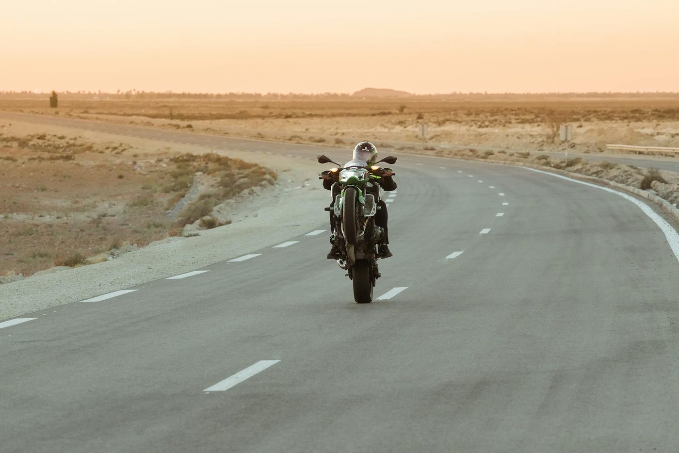 Motorrijder (25) uit Maldegem levensgevaarlijk gewond na mislukte wheelie