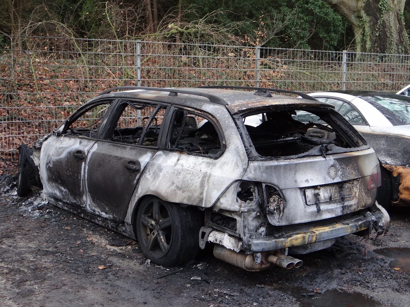 Twee auto's uitgebrand in Sint-Gillis
