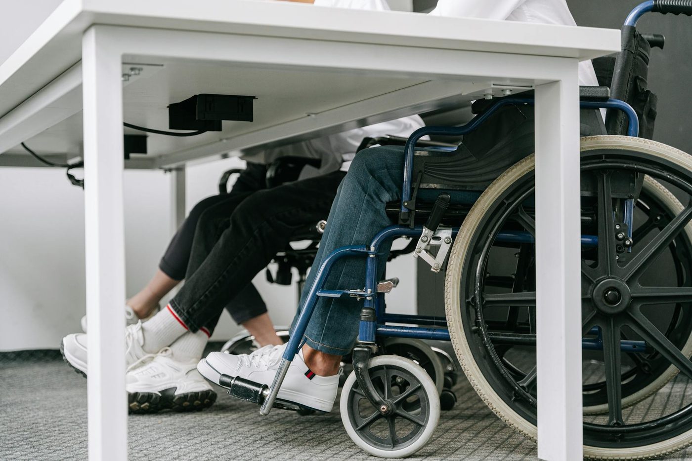 Vandenbroucke introduceert premie en controles om langdurig zieken te re-integreren