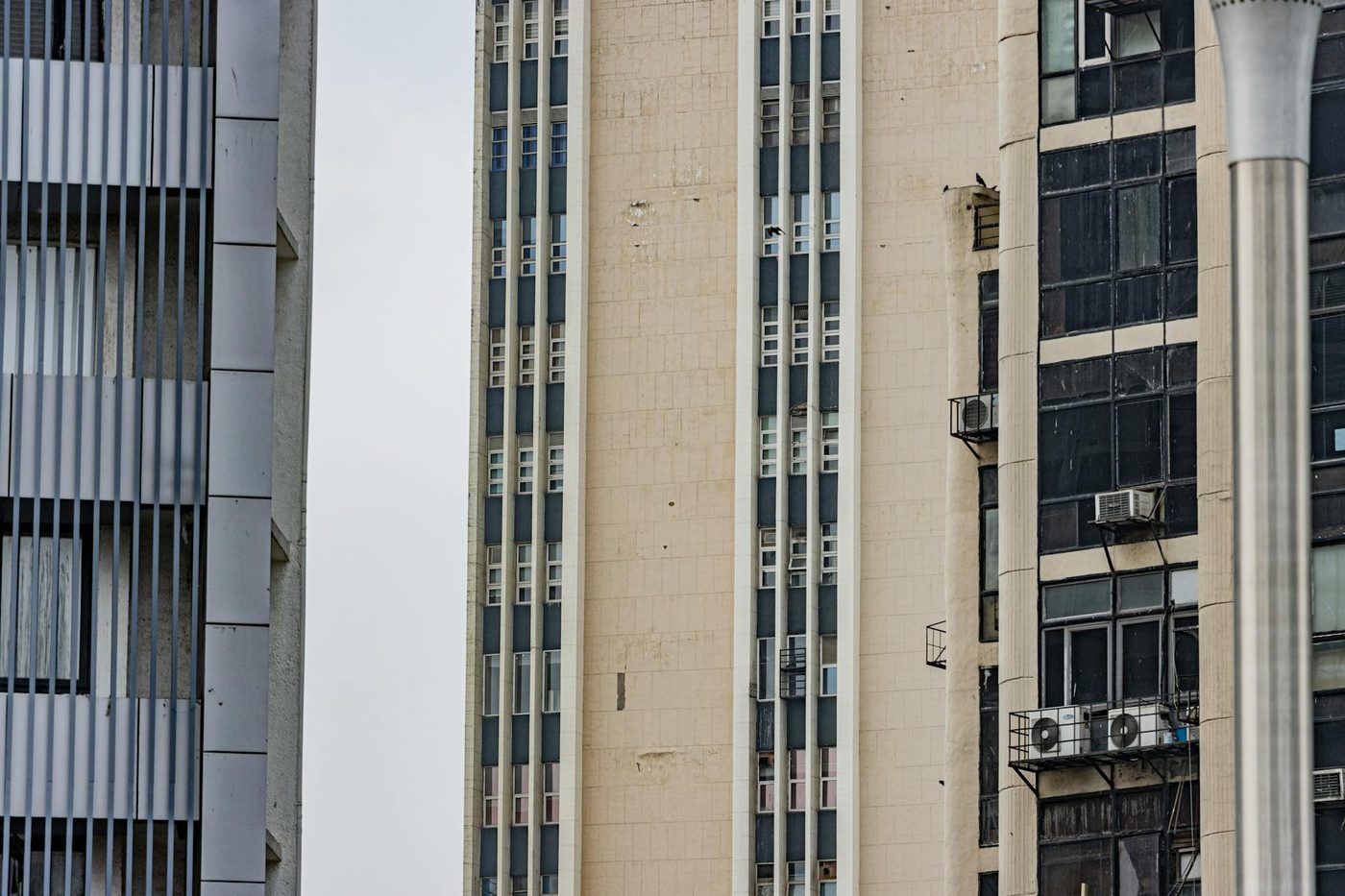 160 krakers verlaten kantoorgebouw nabij Westland Shopping in Anderlecht vlak voor politieactie