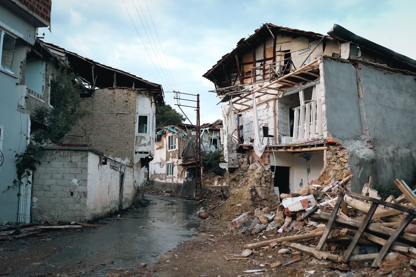 Aardbeving van kracht 7 treft Tibet: 16 doden, 300 huizen ingestort