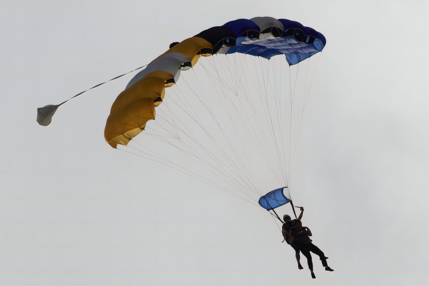 Wereldrecord in Arizona: 105 parachutisten vormen historische formaties